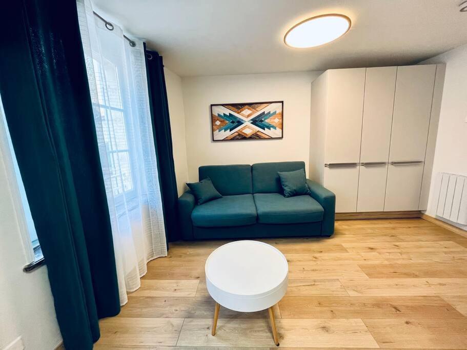 Апартаменты Stylish Studio In The Center Of Senlis Санлис Экстерьер фото